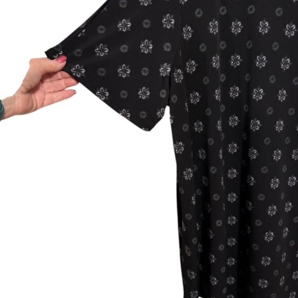 ❤️PRISTINE BLACK SUBTLE PRINT TOP w/NECKLINE & SLEEVE DETAIL   1X      #Z - Picture 3 of 7